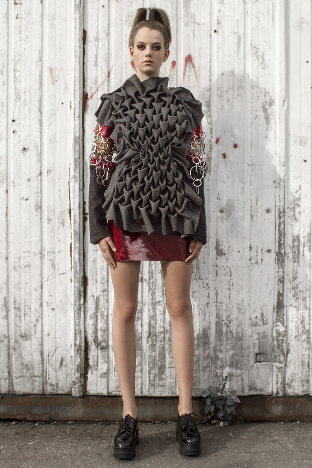 Look 3

Hand-smocked, fine cashmere and wool sweater with leather details and raw metal embellishments 