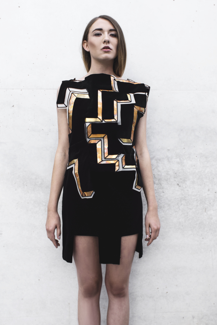 Look 5

Metal embellished, geometrical top with a velvet skirt 