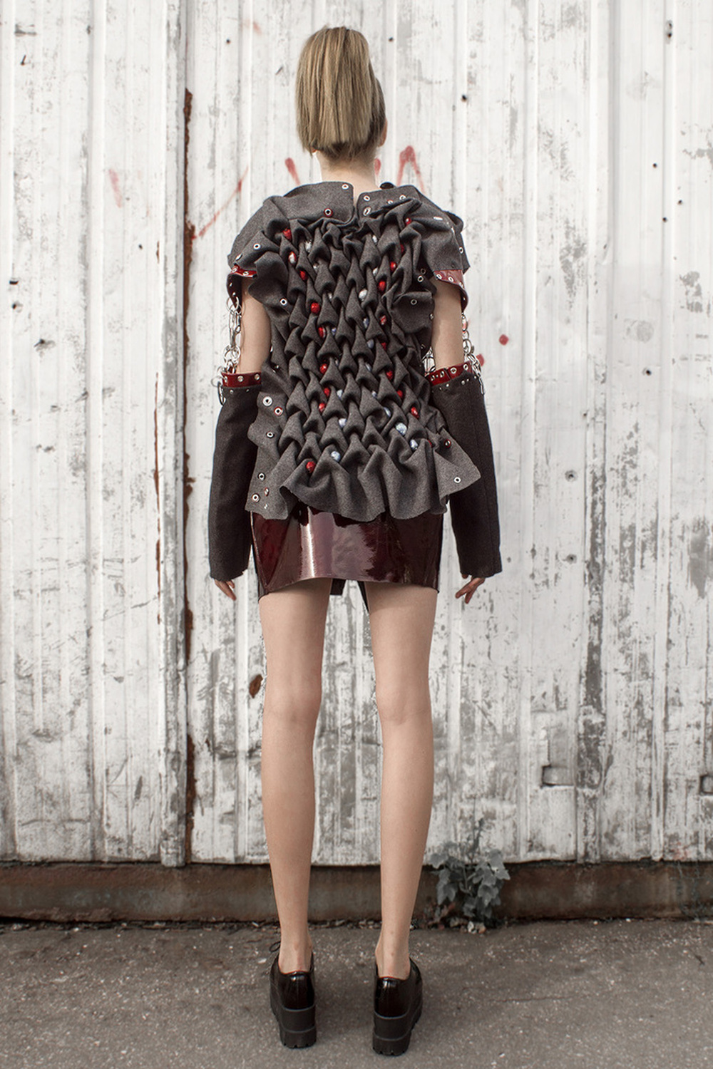 Look 3

Hand-smocked, fine cashmere and wool sweater with leather details and raw metal embellishments 